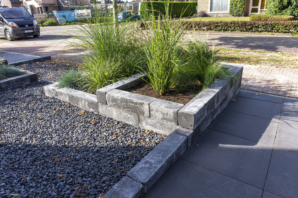 Sierbestrating-limburg-tuinvariant-Blockstone Black 15x15x30 cm