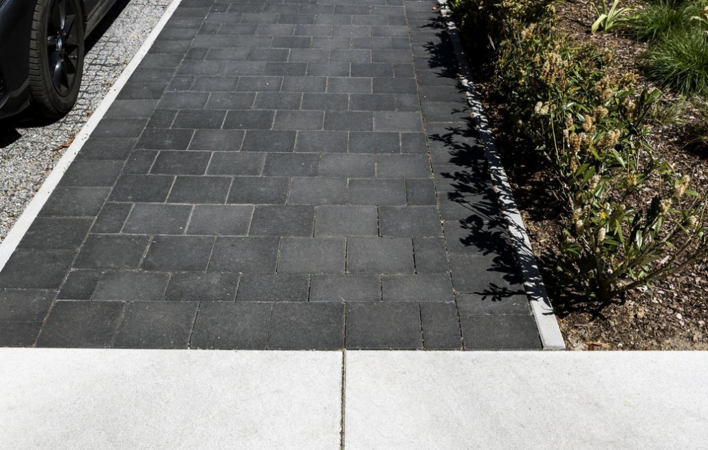 Sierbestrating-limburg-tuinvariant-Carreau 20x20x6 Carbon Intense