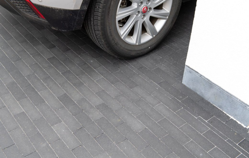 Sierbestrating-limburg-tuinvariant-Carreau 21x7x6 Carbon Intense