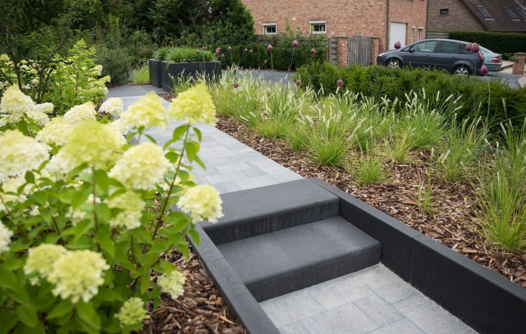 Sierbestrating-limburg-tuinvariant-Carreau Megatrap 50x15x40 Cm Carbon Intense