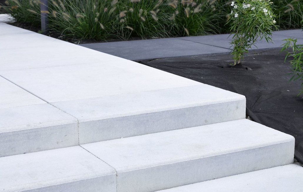 Sierbestrating-limburg-tuinvariant-Carreau Megatrap 100x15x40 Cm Grand Blanc Intense