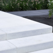 Sierbestrating-limburg-tuinvariant-Carreau Megatrap 100x15x40 Cm Grand Blanc Intense