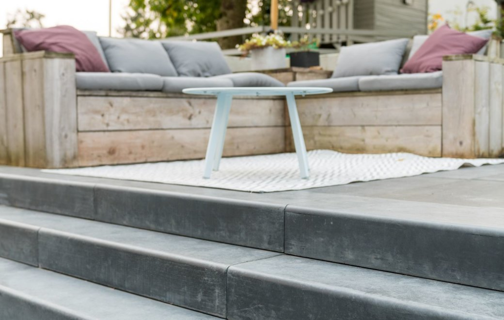 Sierbestrating-limburg-tuinvariant-Megasmooth Trap 100x15x40 Cm Blue Velvet