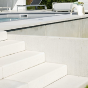 Sierbestrating-limburg-tuinvariant-Megasmooth trap 100x15x40 cream velvet+