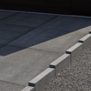 Sierbestrating-limburg-tuinvariant-Rockstone Mega-Palissadeband 50x50x8 Cm Dark Intense