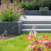 Sierbestrating-limburg-tuinvariant-Cliffstone pallisades 60x15x15 labrador