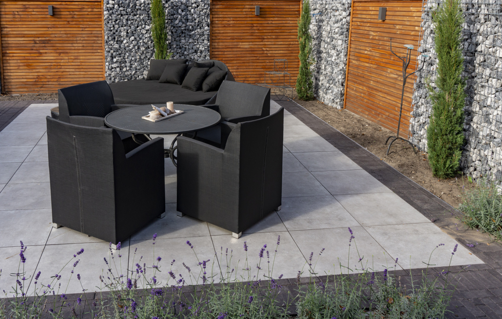 Sierbestrating-limburg-tuinvariant-Keramisch Bergamo Greige TRE 60x60x3 cm