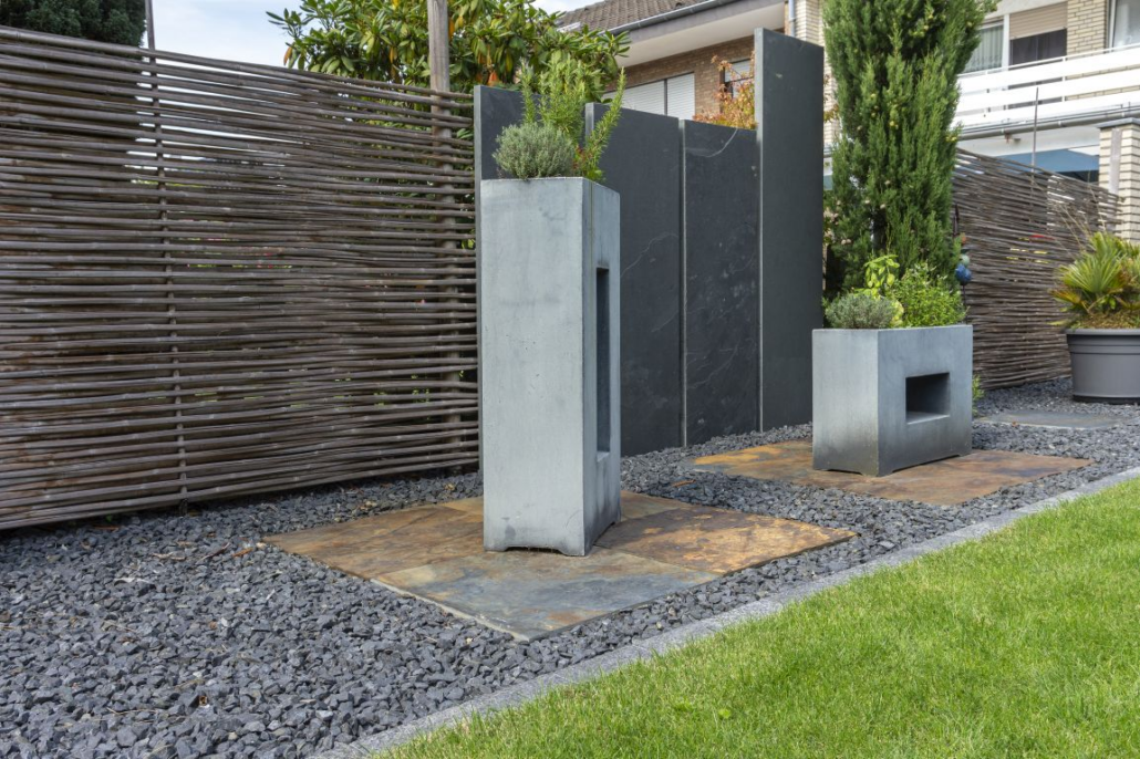 Sierbestrating-limburg-tuinvariant-Kinderkop Basalt 15X17Cm Gaasbox