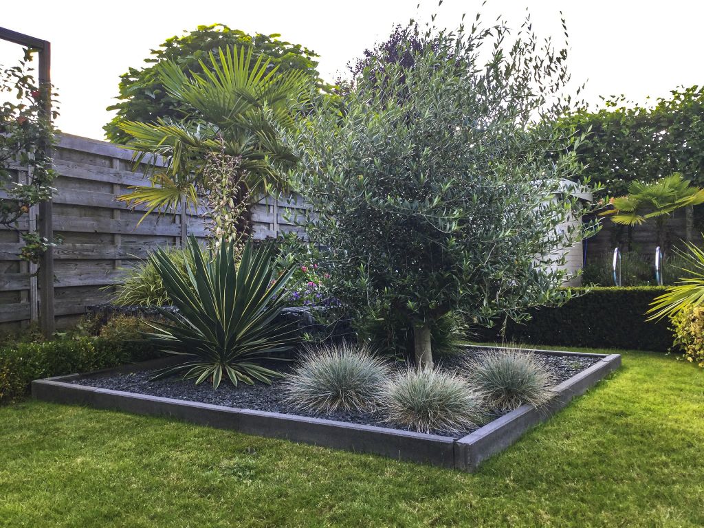 Sierbestrating-limburg-tuinvariant-Opsluitband Zwart 8x20x100 cm