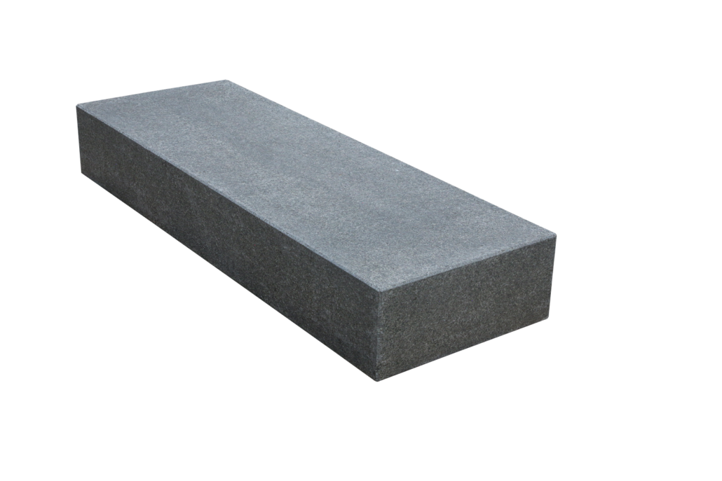 Sierbestrating-limburg-tuinvariant-Traptrede Pacific Black 15x35x150 cm